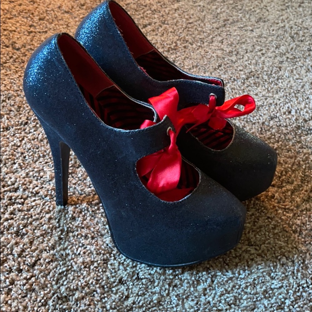 Black sparkly bordello heels with red bow